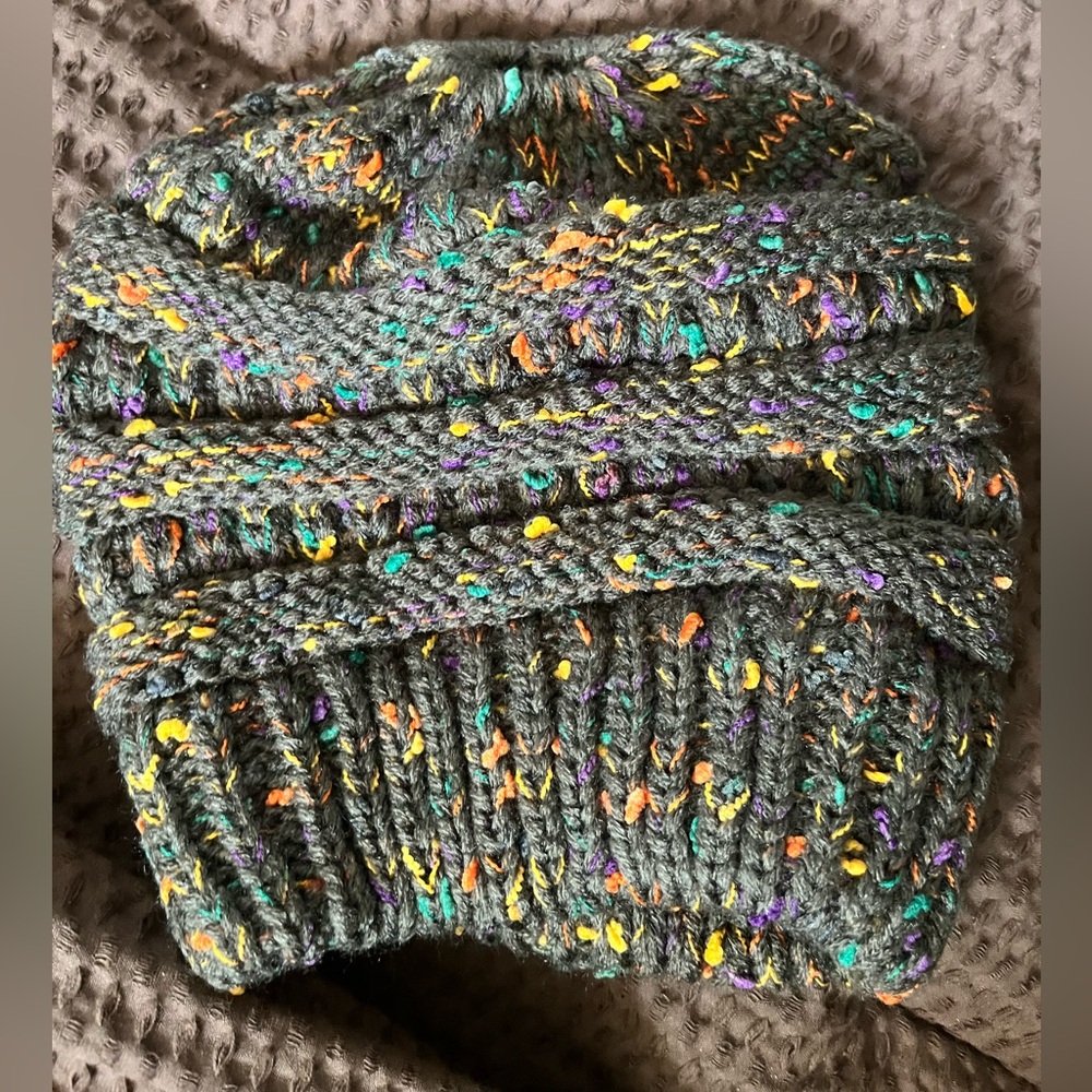 Charcoal Confetti Women’s Messy Bun Beanie OS BNWT